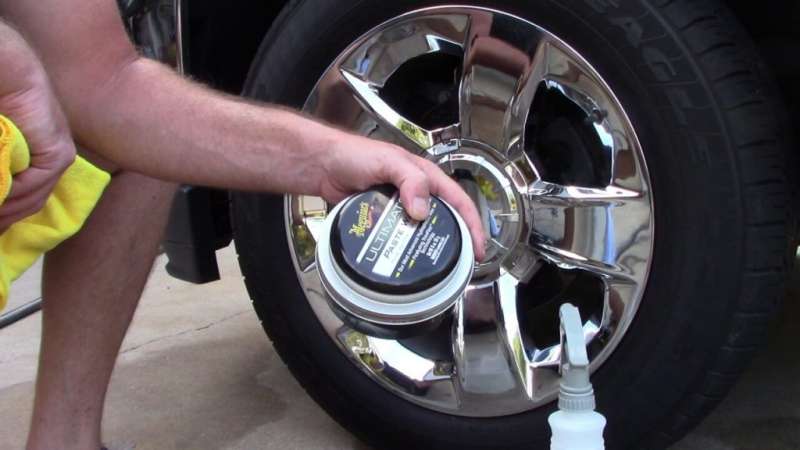 How To Clean Car Tires (3 Easy Steps)